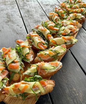 Брускетта с красной рыбой